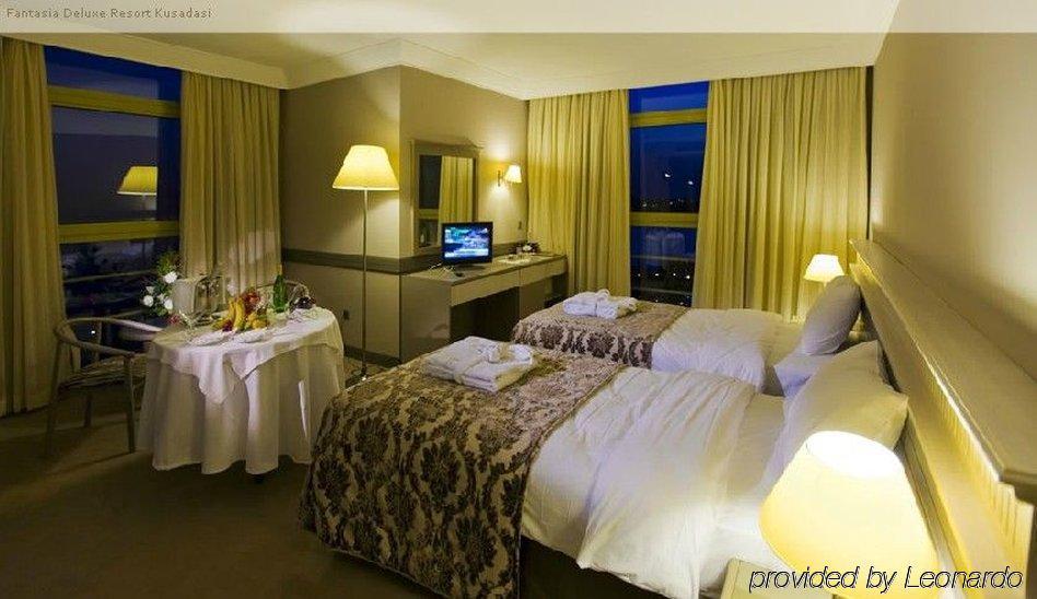 Fantasia Deluxe Hotel Kusadası Quarto foto