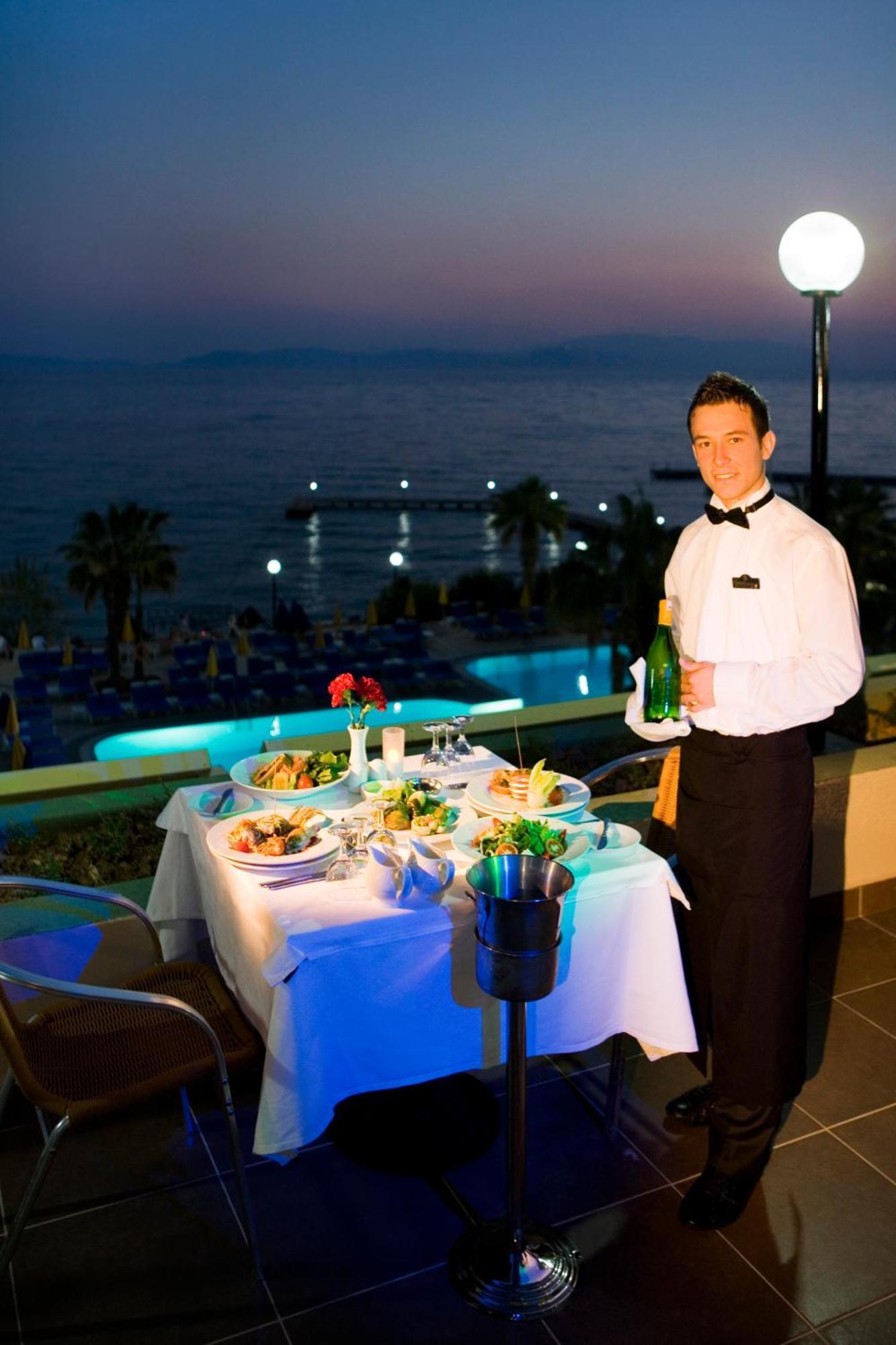 Fantasia Deluxe Hotel Kusadası Exterior foto