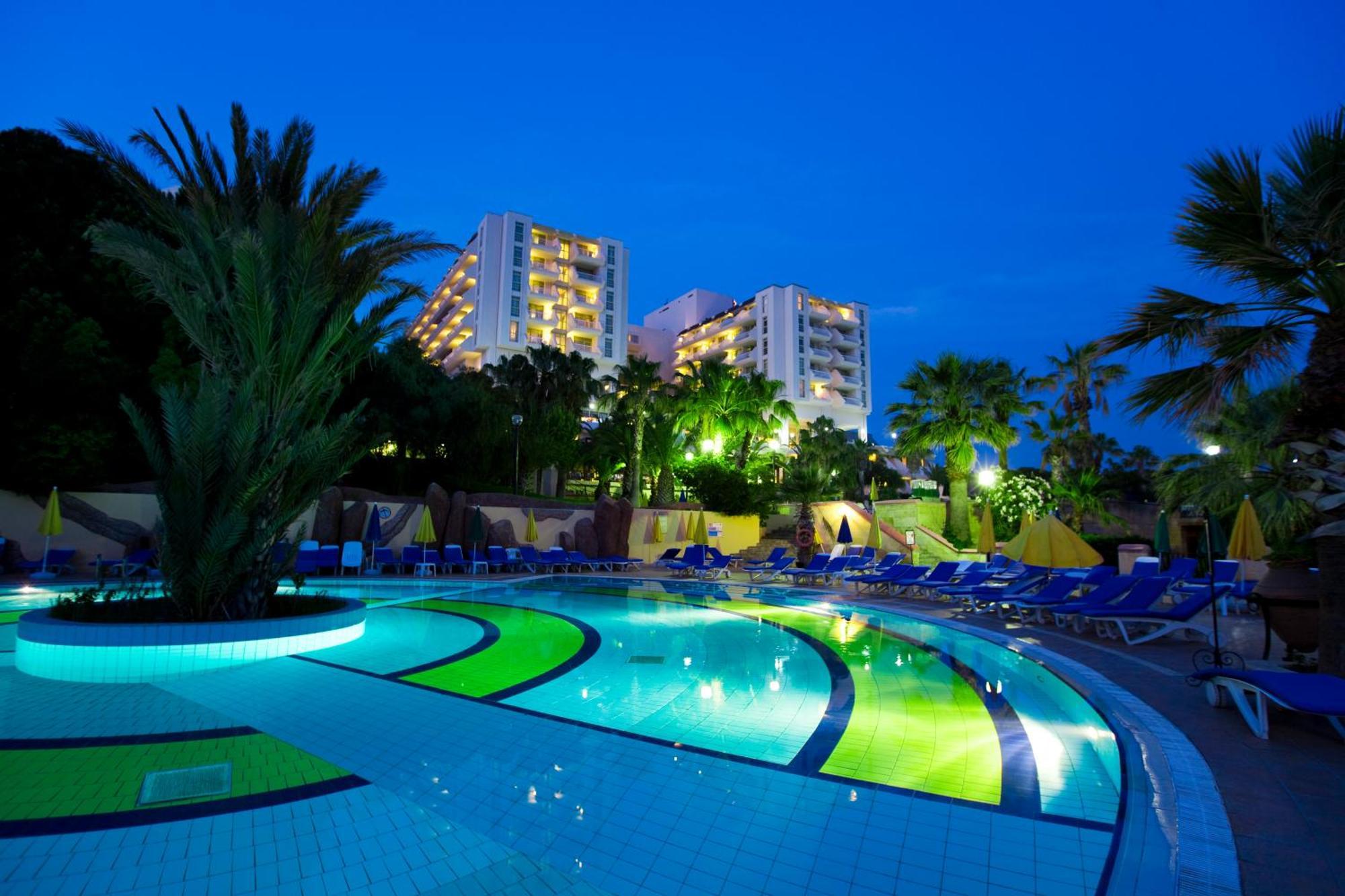 Fantasia Deluxe Hotel Kusadası Exterior foto