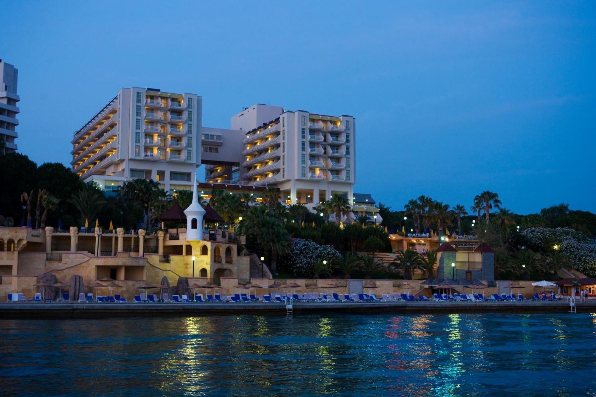 Fantasia Deluxe Hotel Kusadası Exterior foto
